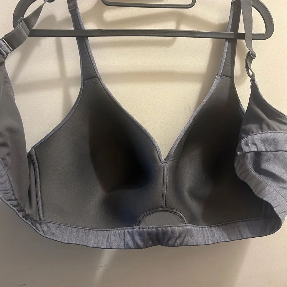 Lane Bryant- Cacique Women's Gray Satin Bra. Lightly Lined, No wire. Size 46C - Picture 4 of 7